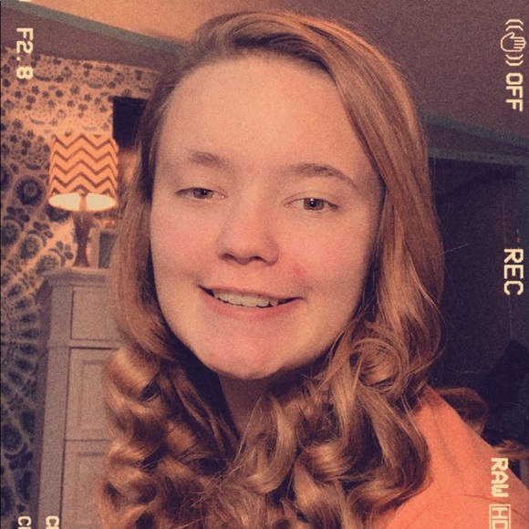 Meet your Posher, Madison - Picture 2 of 2